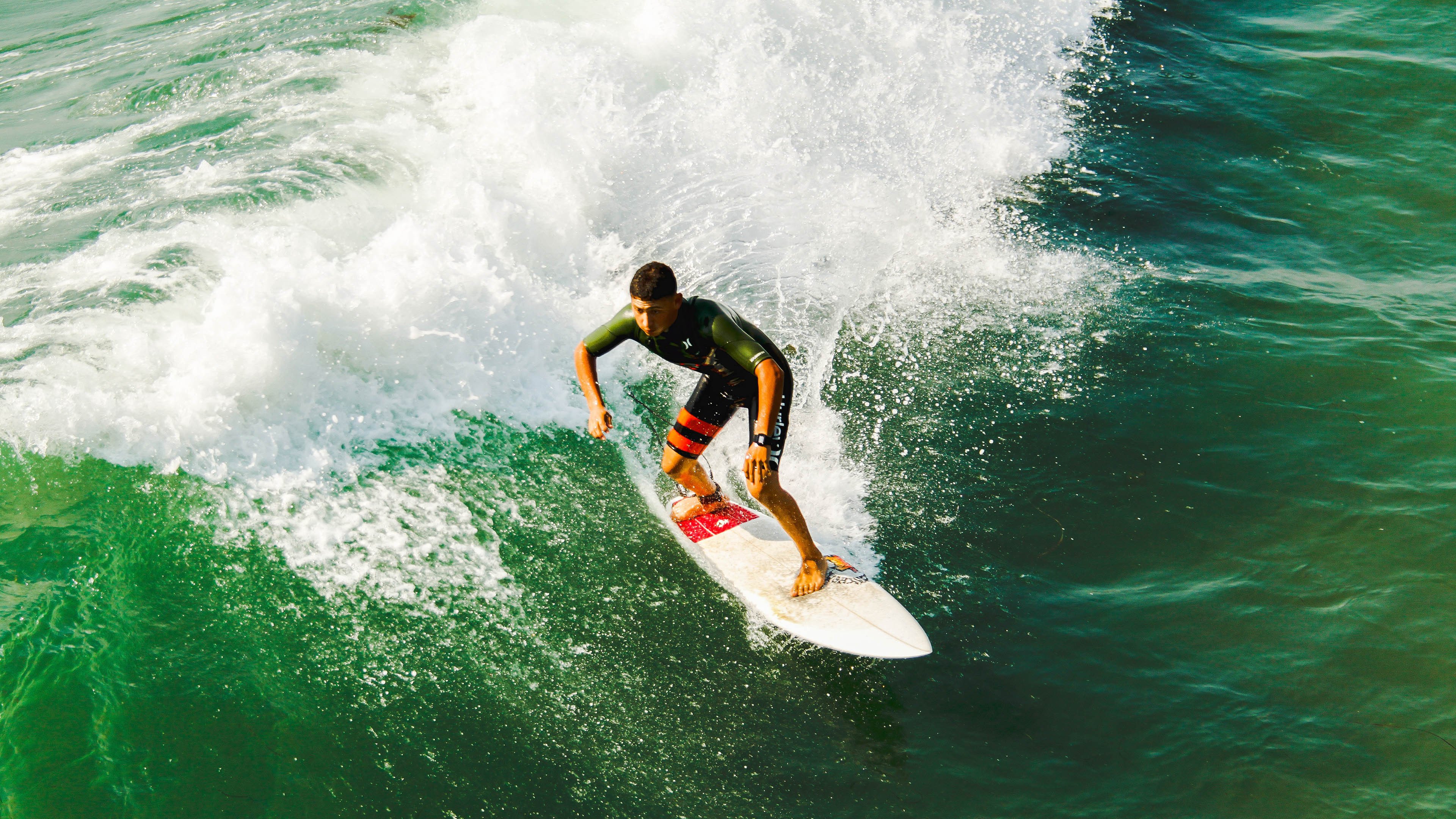 欧冠决赛焦点战，热火压制广厦队，一场跨越时空的篮球对话